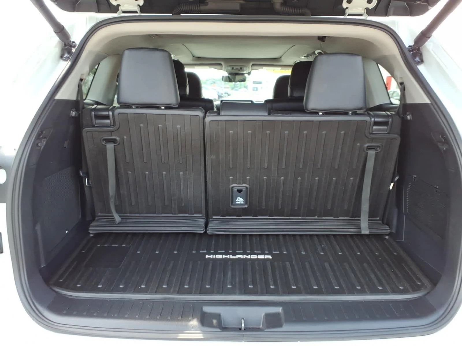 2025 Toyota Highlander Platinum - Photo 10