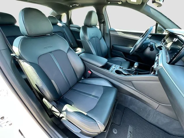 Used 2024 White Kia GT-Line image 27