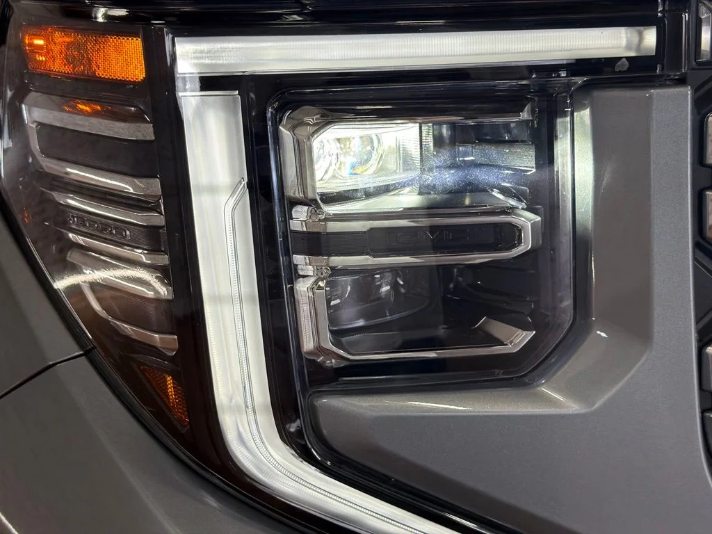 Used 2025 Sterling Metallic GMC Denali image 9