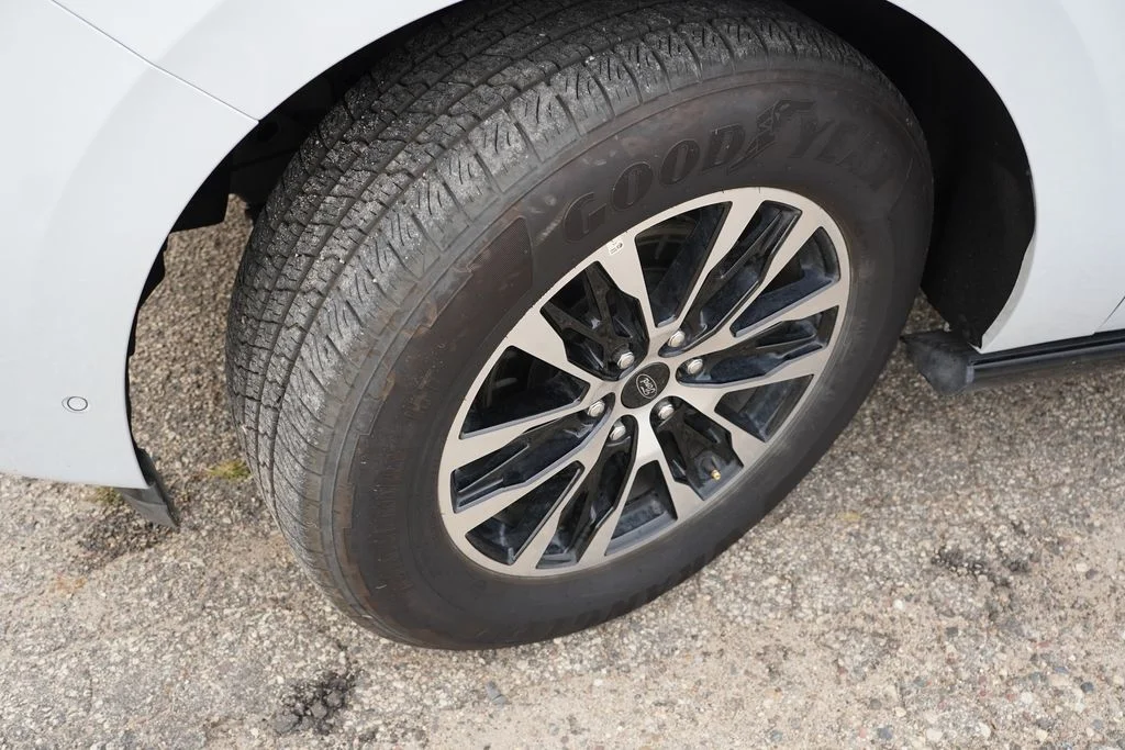 Used 2025 Silver Ford Platinum image 13