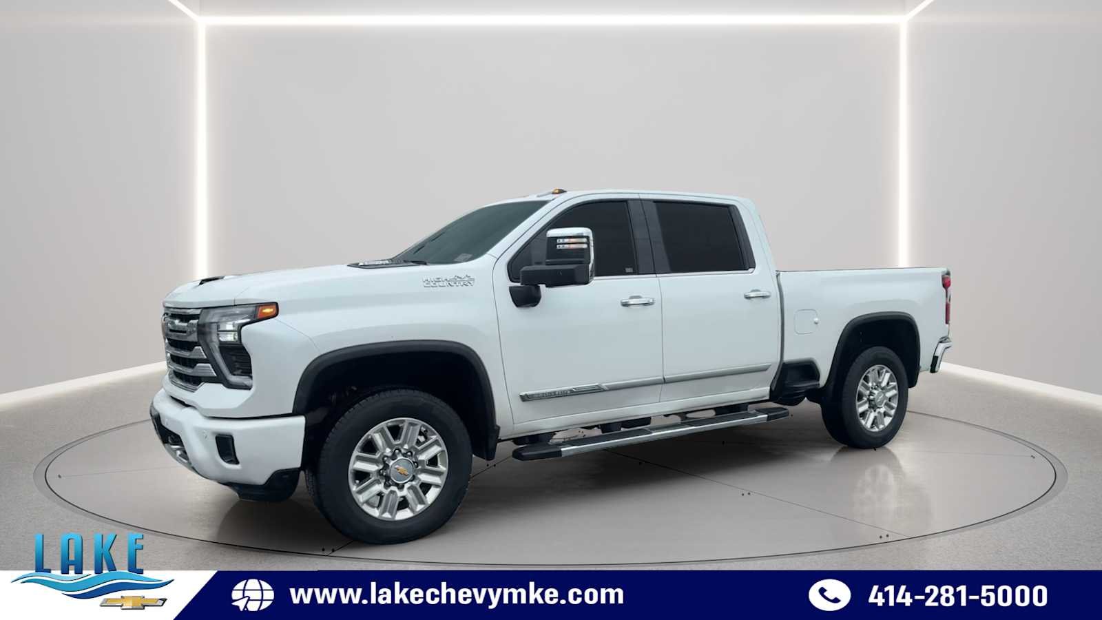 Certified Used 2024 Iridescent Pearl Tricoat Chevrolet High Country image 4