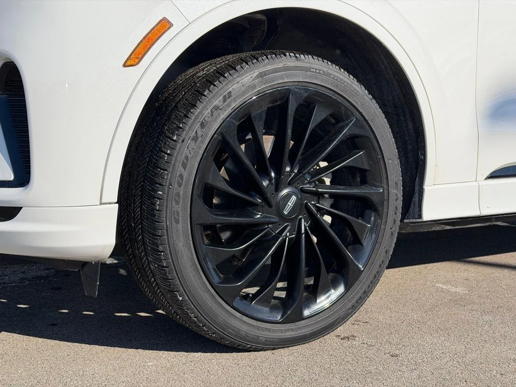 Used 2025 White Lincoln Reserve image 28