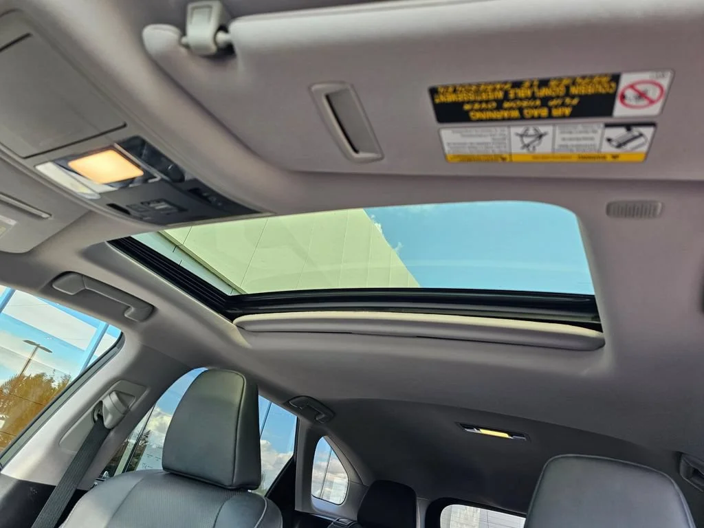Used 2022  Lexus RX 450hL image 23
