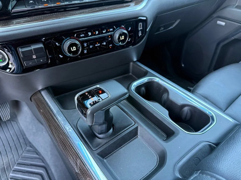Used 2025 Summit White Chevrolet RST image 25