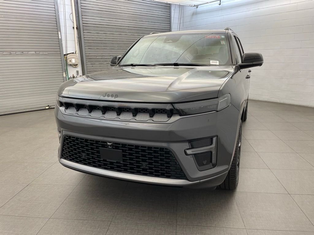New 2026 Baltic-Gray Metallic Clear-Coat Exterior Paint Jeep Summit Reserve image 8