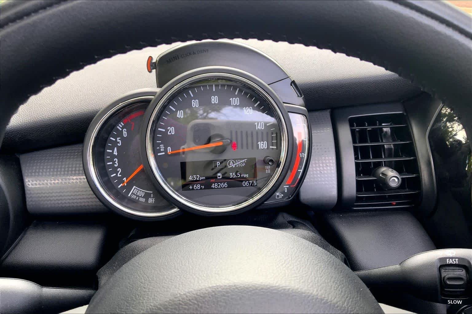 Used 2020 Caribbean Aqua Metallic MINI Cooper image 25