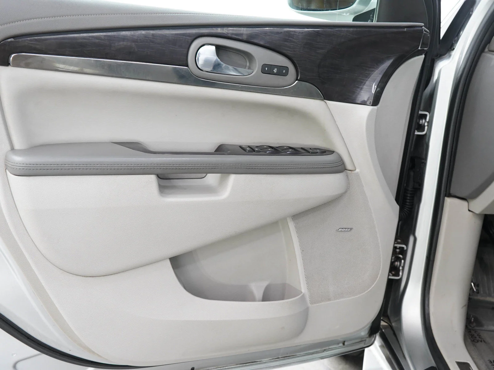 Used 2015 Quicksilver Metallic Buick Leather Group image 20