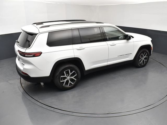 Used 2023 White/off-white Jeep Limited image 18
