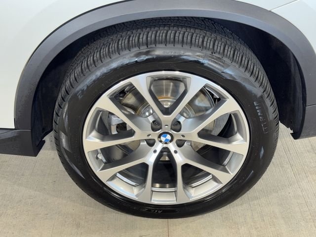 Certified Used 2026 Mineral White Metallic BMW xDrive40i image 36