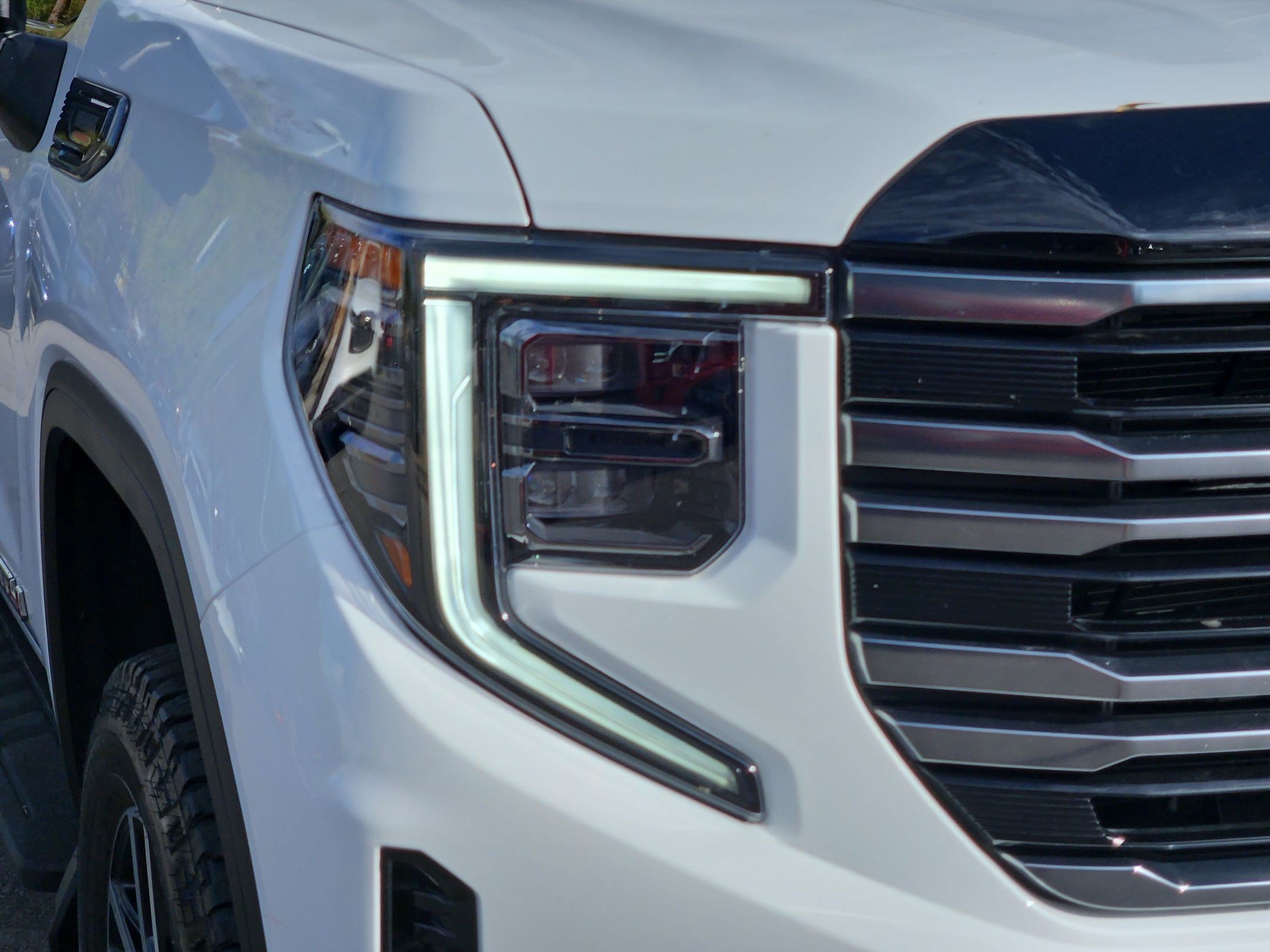 Used 2025 Summit White GMC AT4 image 11