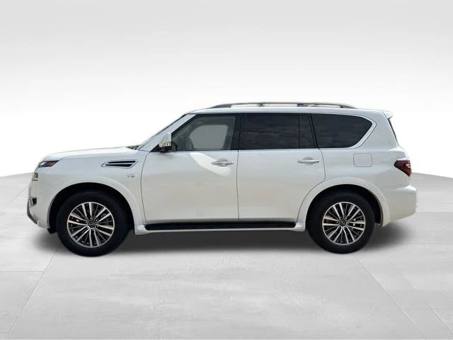 Used 2022 White Nissan SL image 6