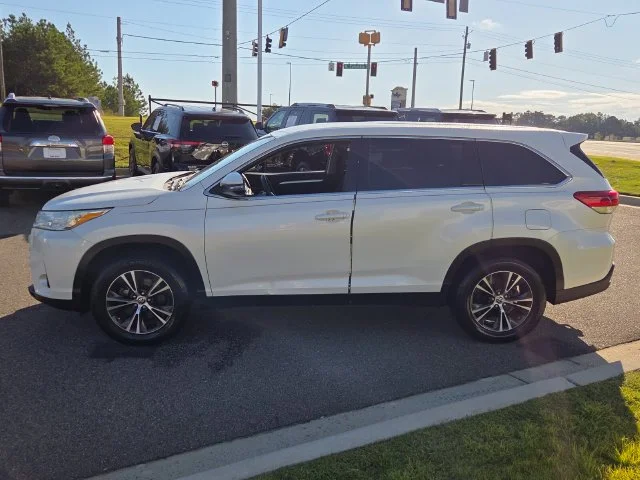 Used 2019 White Toyota LE image 4
