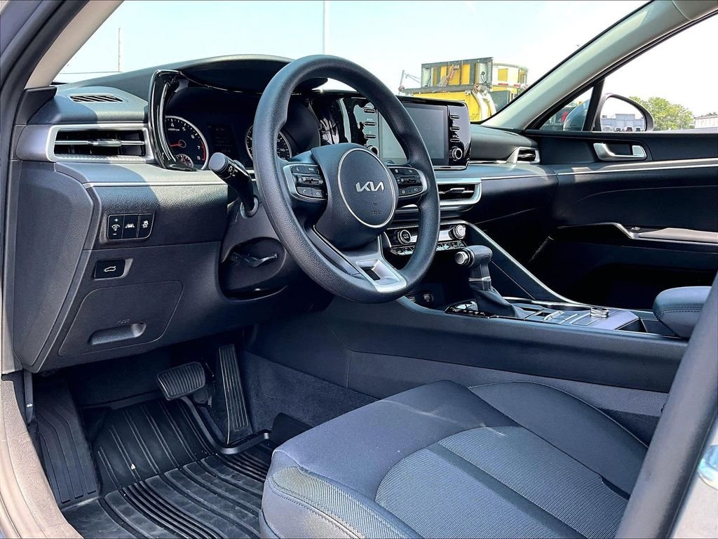 Used 2024 Silver Kia LXS image 8