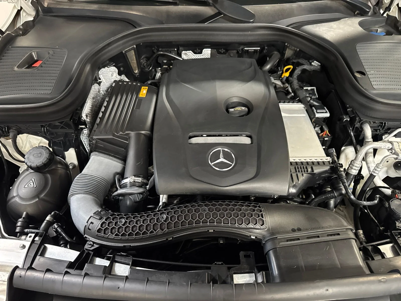 Used 2019 White Mercedes-Benz GLC 300 image 29