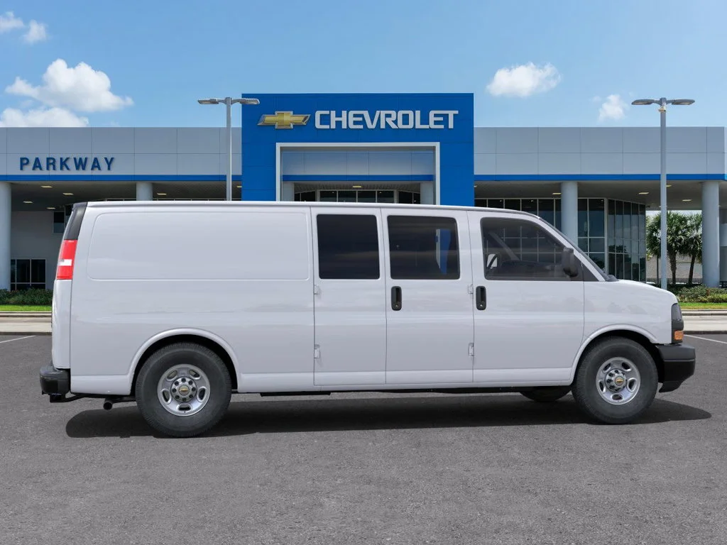 New 2025 Summit White Chevrolet WT image 5