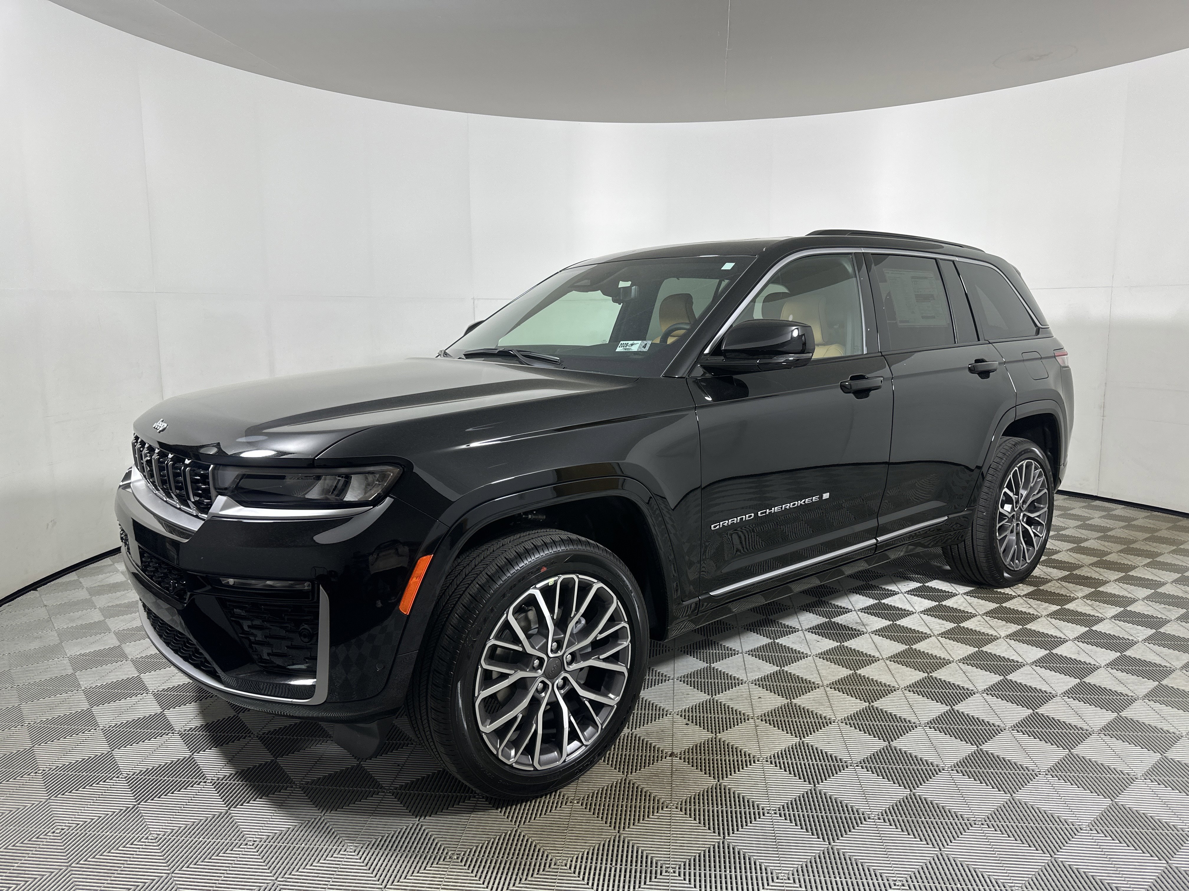 New 2026 Diamond Black Crystal Pearlcoat Jeep Summit image 3