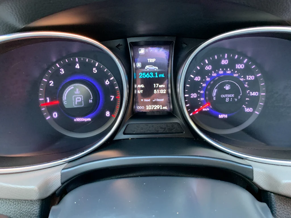 Used 2014 Moonstone Silver Hyundai 2.4L (A6) image 12