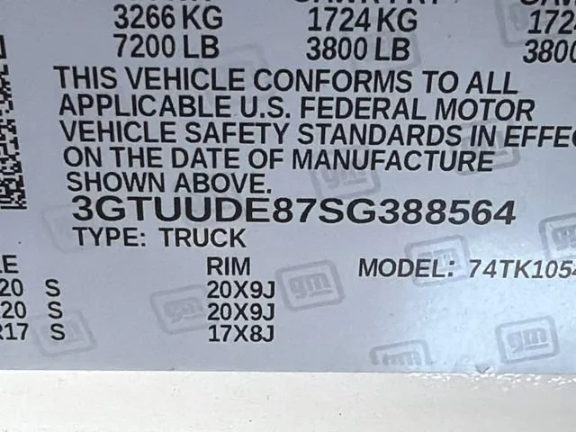 Used 2025 Summit White GMC SLT image 33