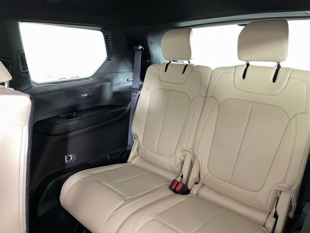 New 2025 Bright White Clear-Coat Exterior Paint Jeep Limited image 35