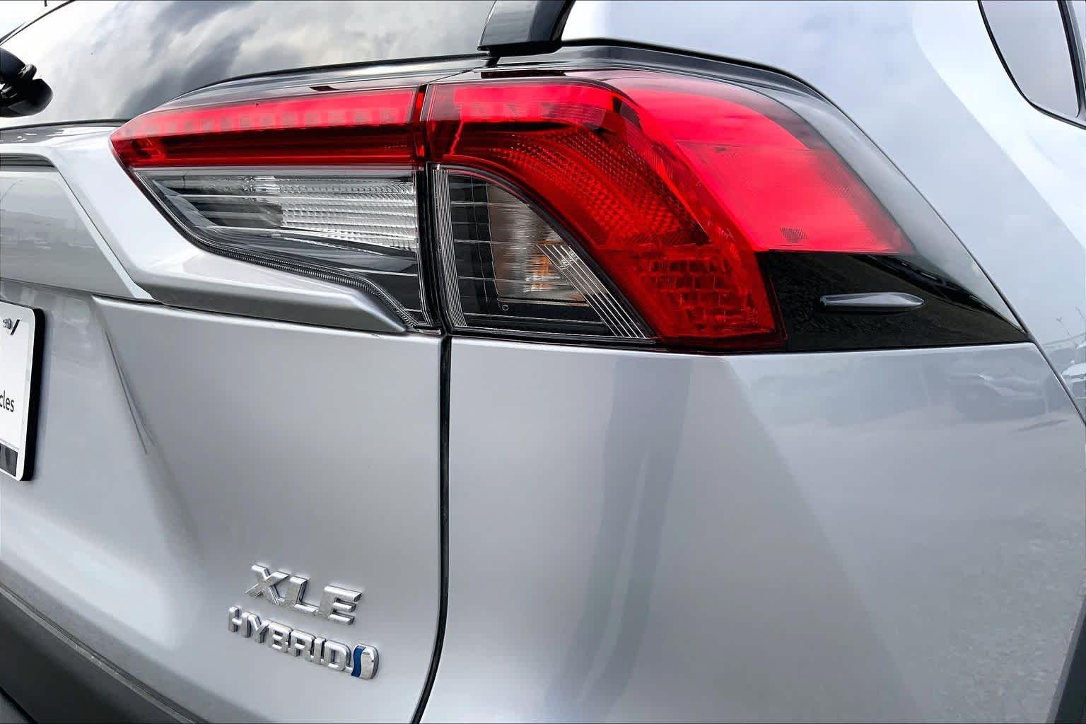 Used 2024 Silver Sky Metallic Toyota Hybrid XLE image 10
