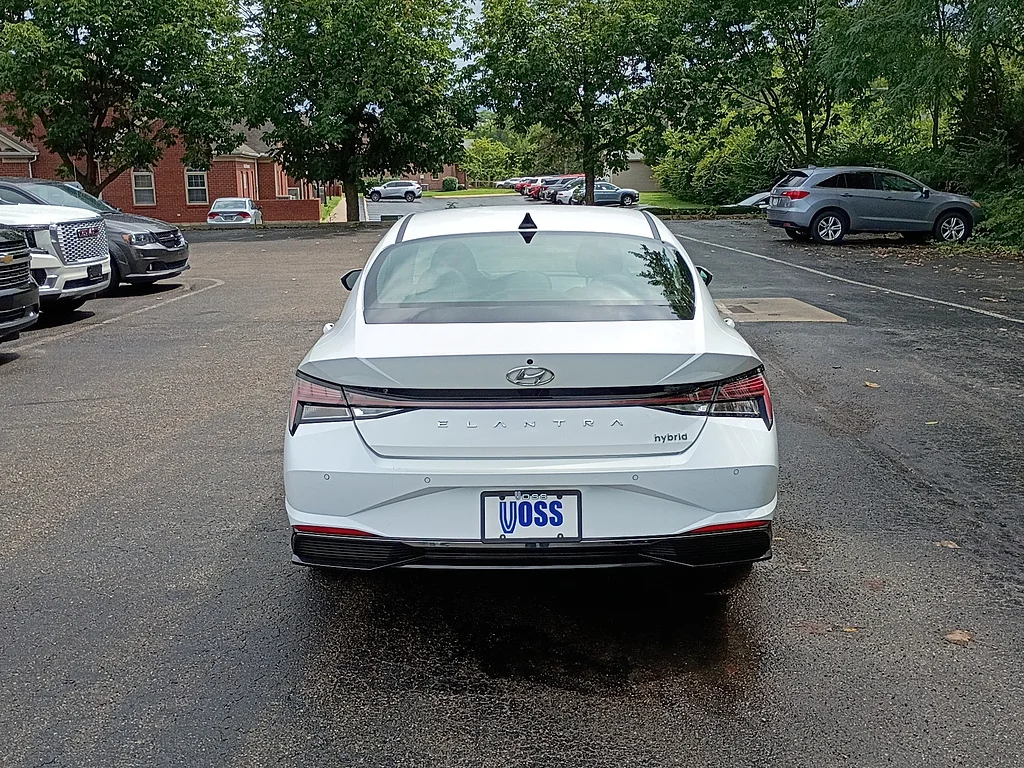 Used 2022 Ceramic White Hyundai Limited image 4