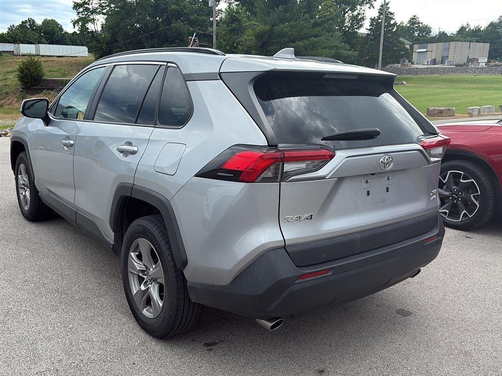 Used 2024 SILVER TOYOTA XLE AWD image 3