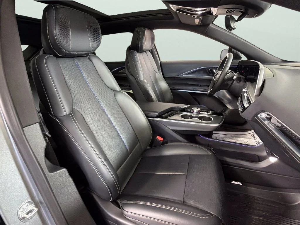 2025 Cadillac LYRIQ Luxury 3 - Photo 39
