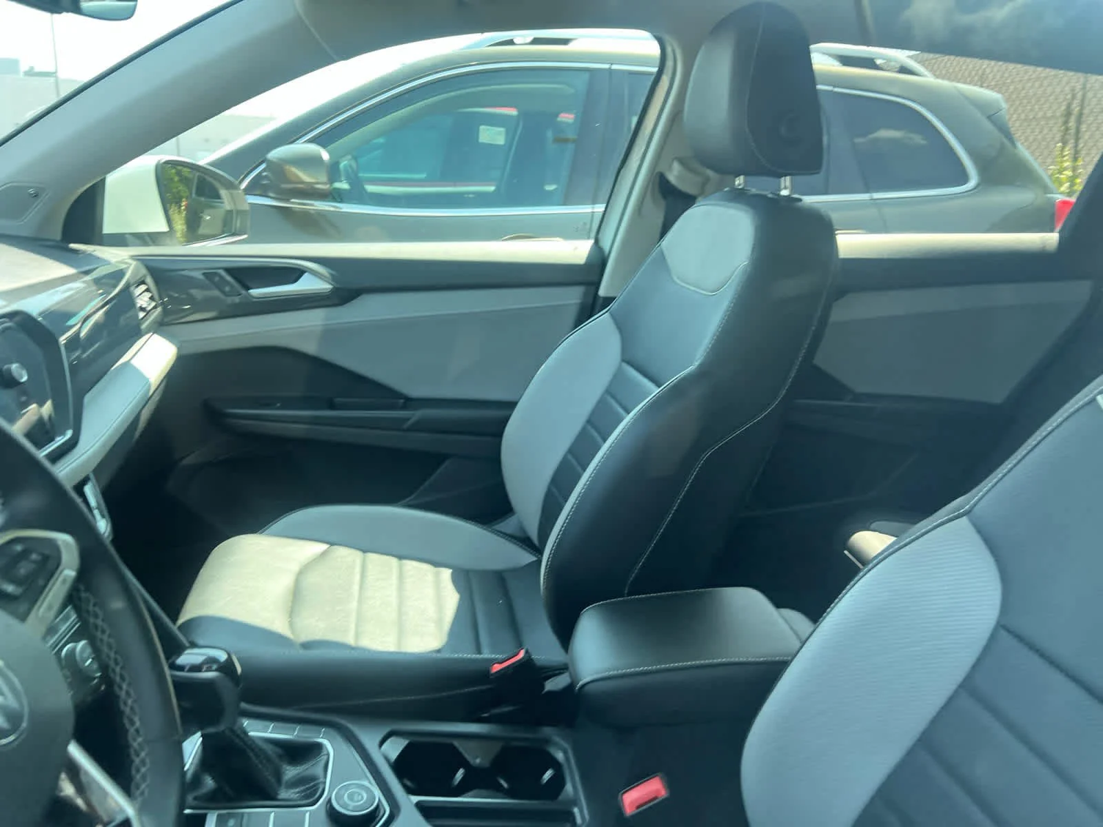 Used 2023 Pure White Volkswagen SEL image 6