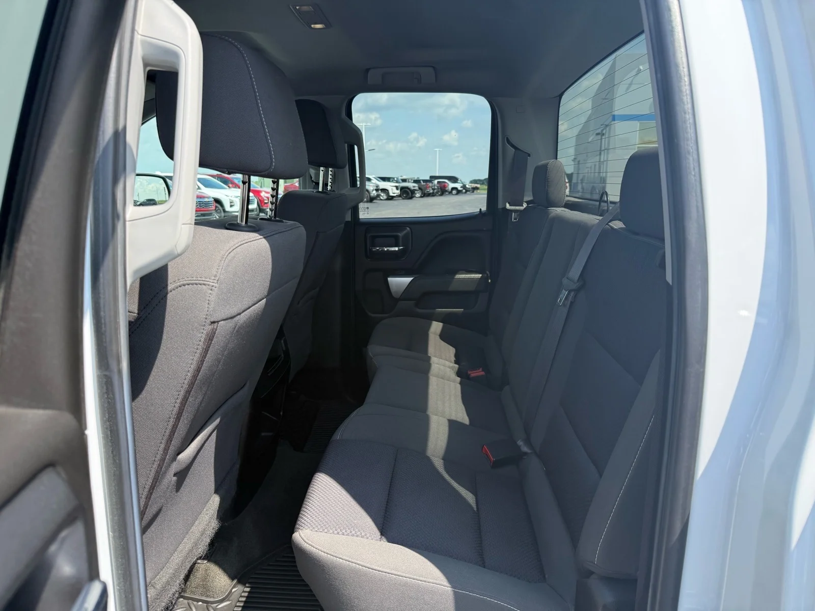 Used 2017 SUMMIT WHITE Chevrolet LT image 15