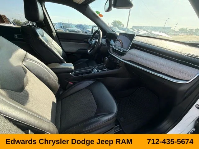 Certified Used 2023 White Jeep Latitude image 29