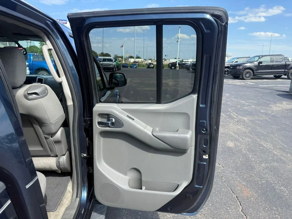 Used 2013 Blue Nissan SV image 50