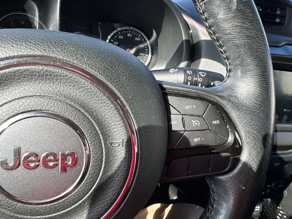 Certified Used 2020 Alpine White Clearcoat Jeep Latitude image 22