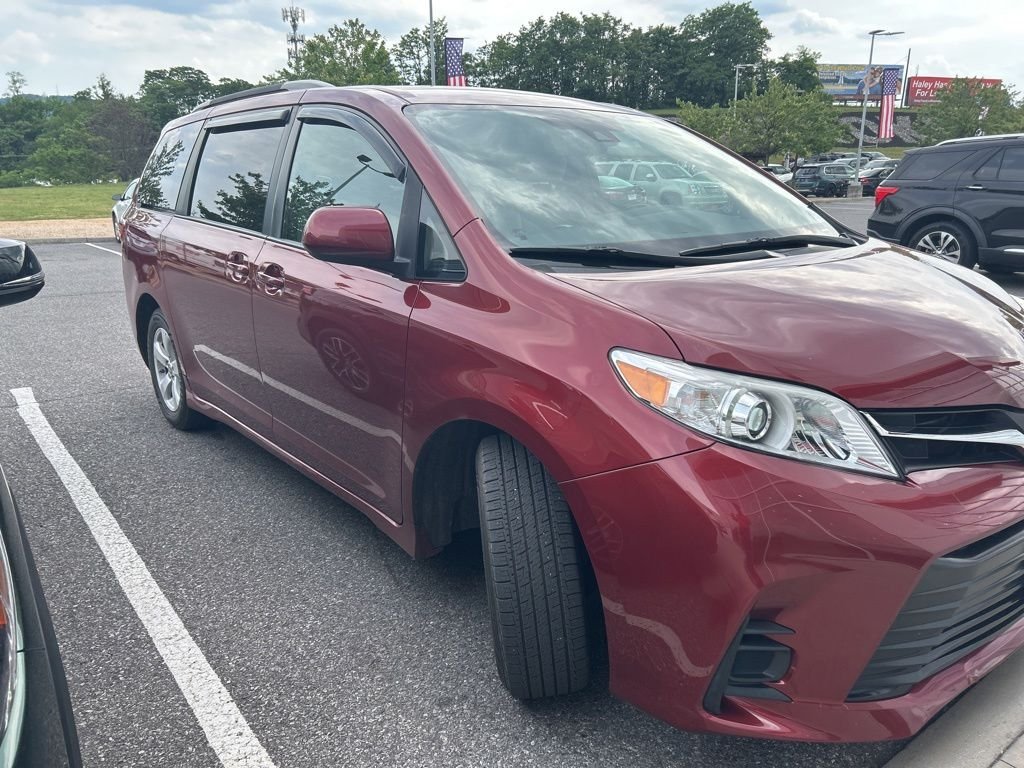 2020 Toyota Sienna LE V6 8-Passenger FWD's photo