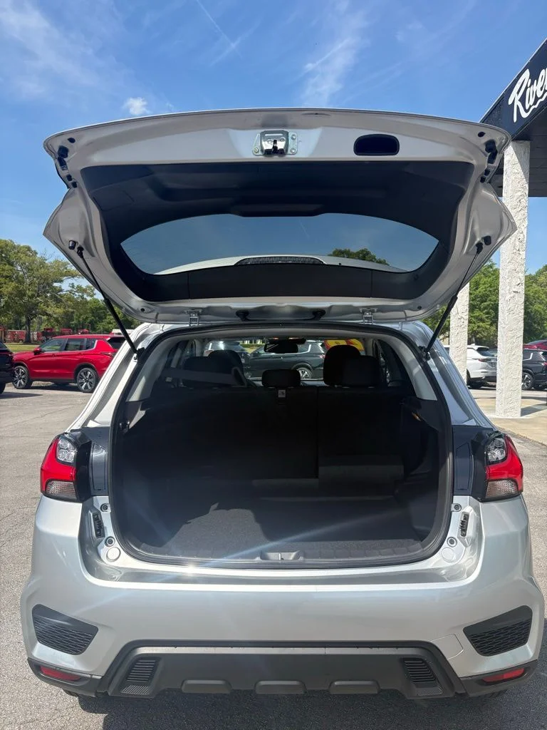 New 2026 Silver Mitsubishi 2.0 S image 4