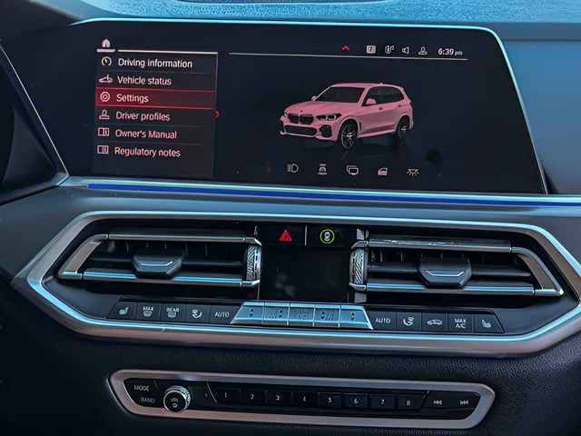 Used 2019 White BMW xDrive40i image 11