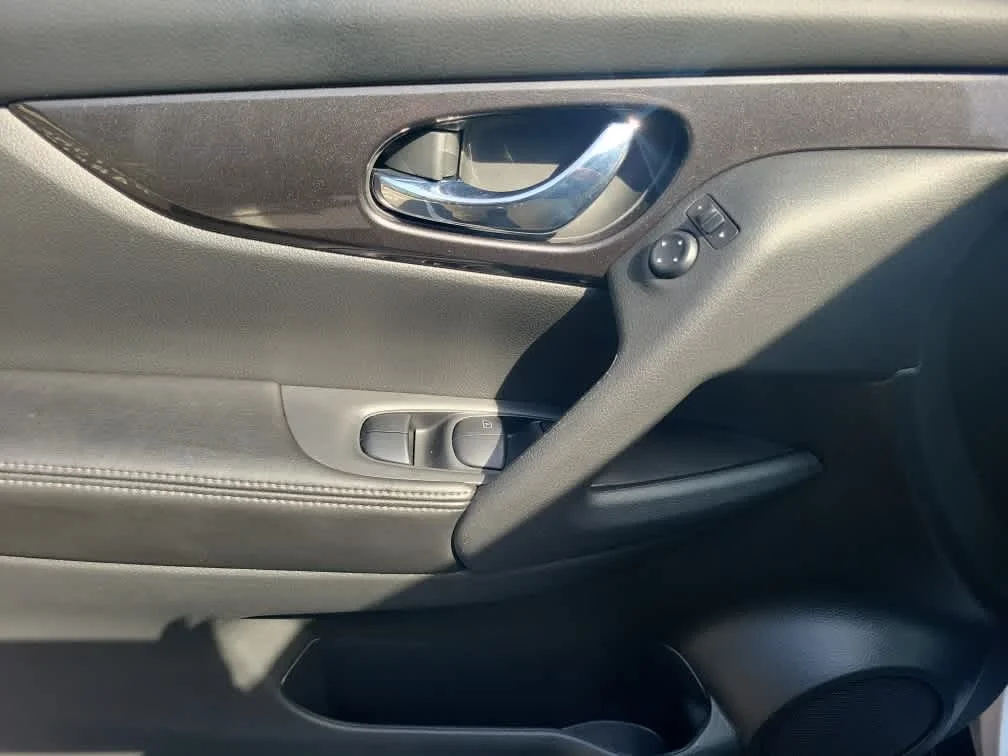 Used 2018 Brilliant Silver Nissan SV image 19