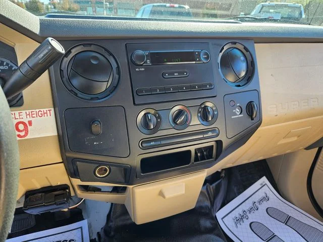 Used 2008 White Ford  image 25