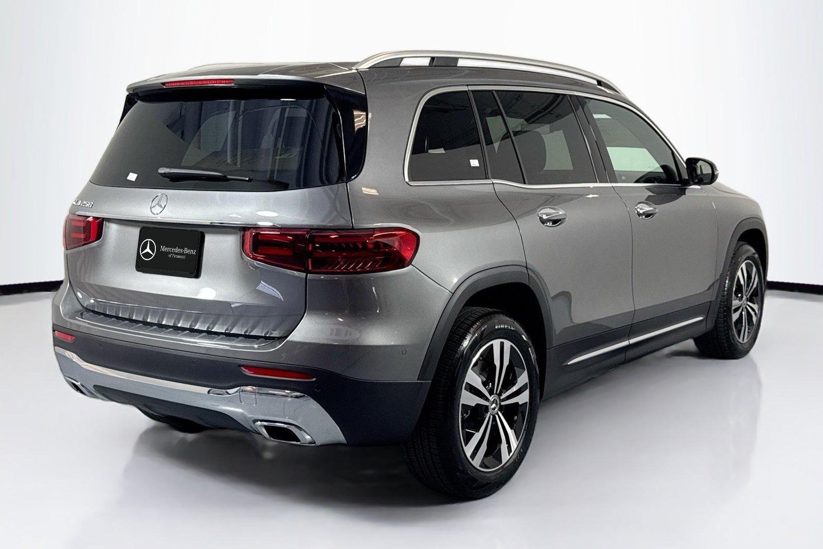 New 2026 Mountain Grey Metallic Mercedes-Benz GLB 250 image 5