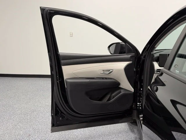Used 2025 Black Hyundai SE image 9