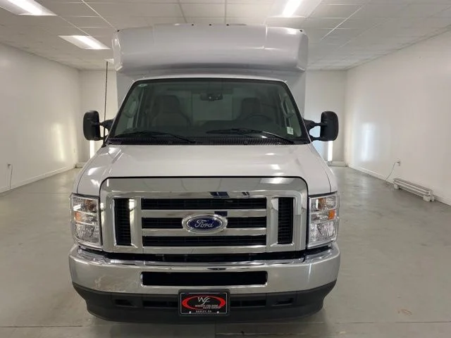 New 2025 Oxford White Ford E-350 SRW image 2