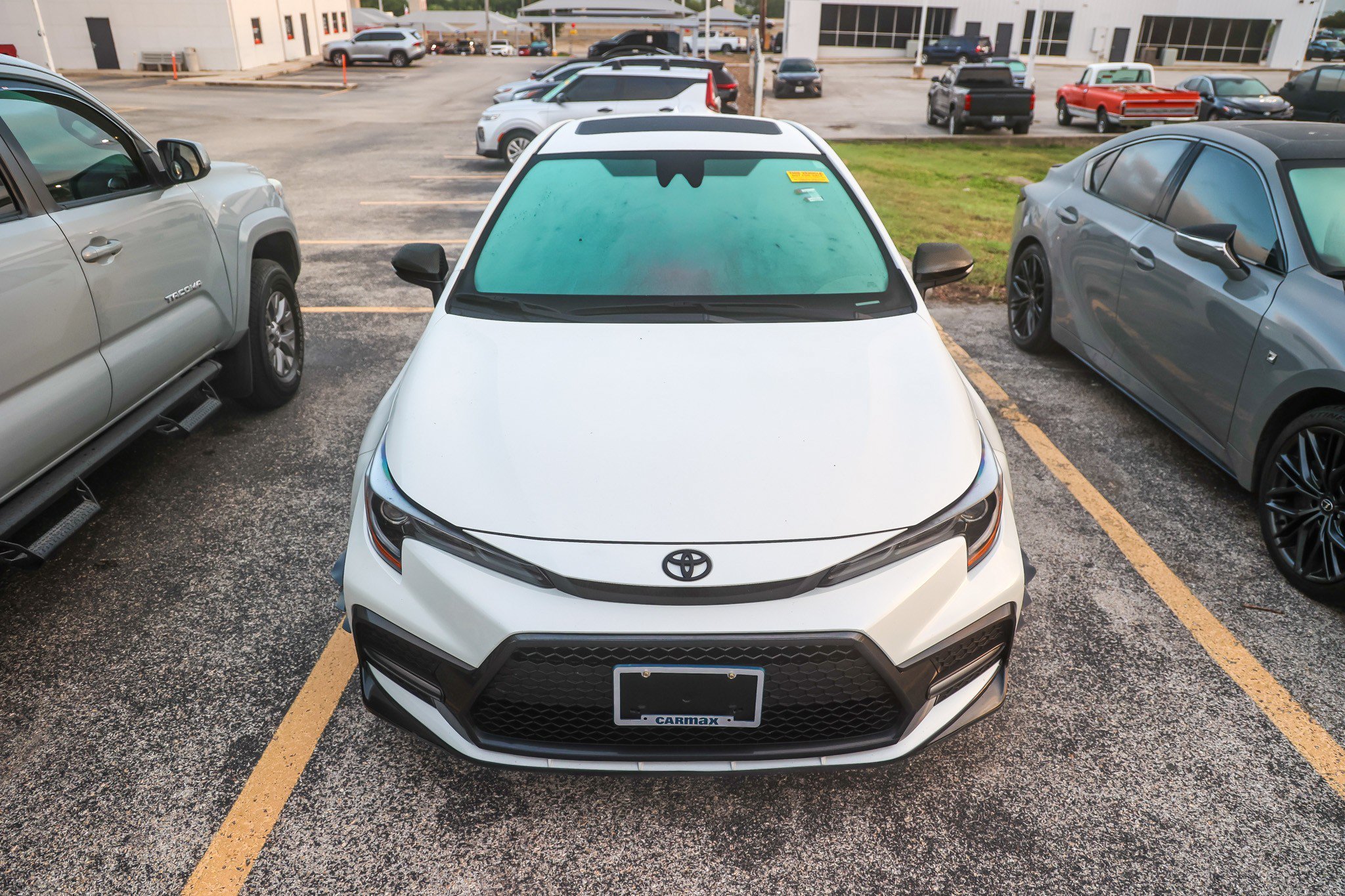Used 2020 White Toyota SE image 4