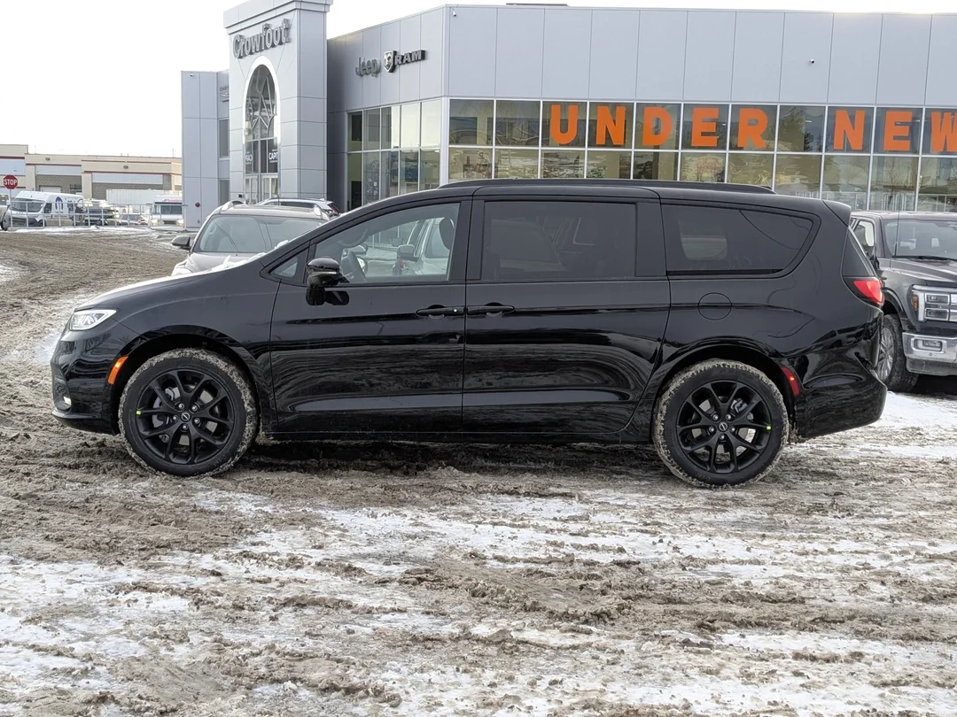New 2026 Black Chrysler Limited - - AWD - 360 Camera - Vented Seats - AWD System - Remote Start & More! image 5