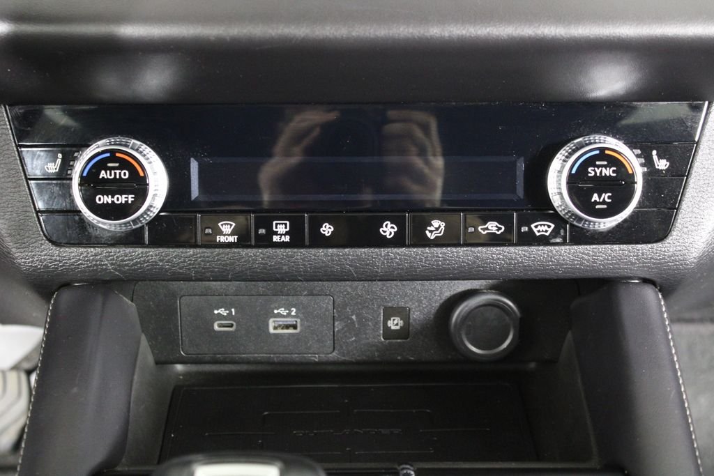 Used 2024 Red Mitsubishi SE image 28