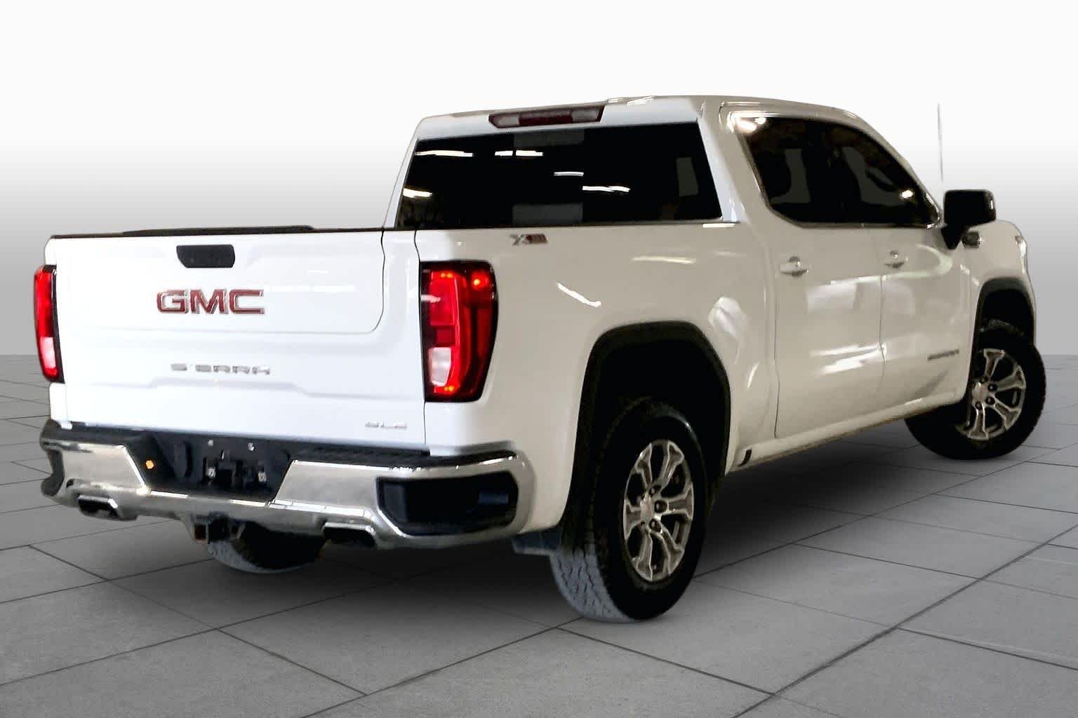 Used 2021 Summit White GMC SLE image 13