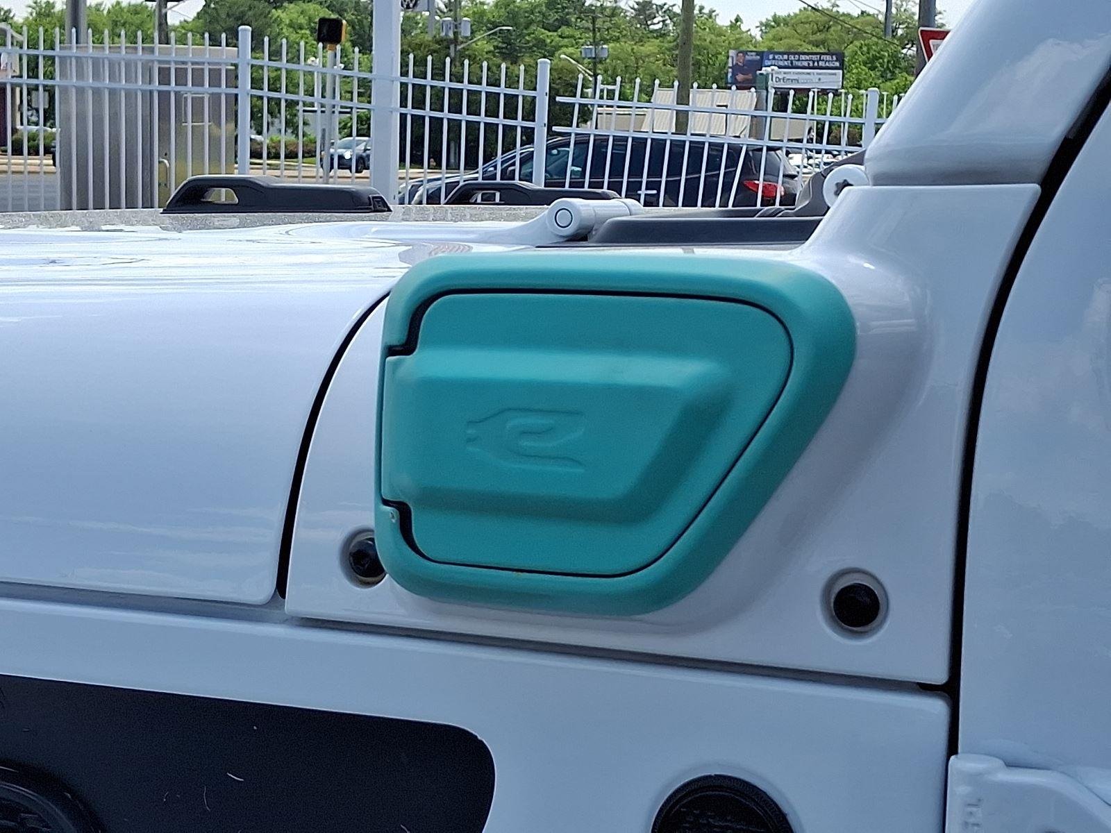 Used 2021 Bright White Clearcoat Jeep Unlimited Sahara image 32