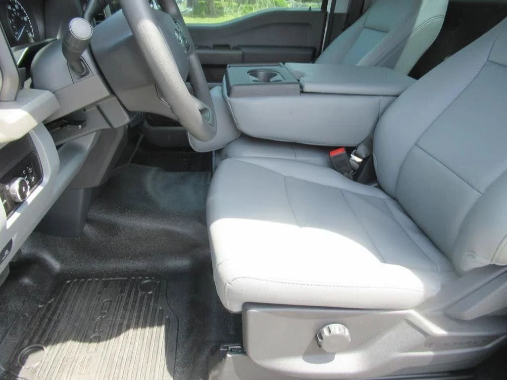 New 2024 Oxford White Ford F-250® XL image 16