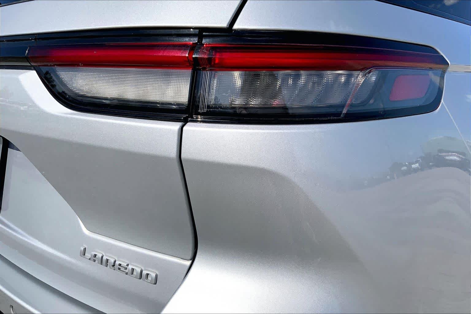 Used 2025 Silver Zynith Jeep Laredo image 30