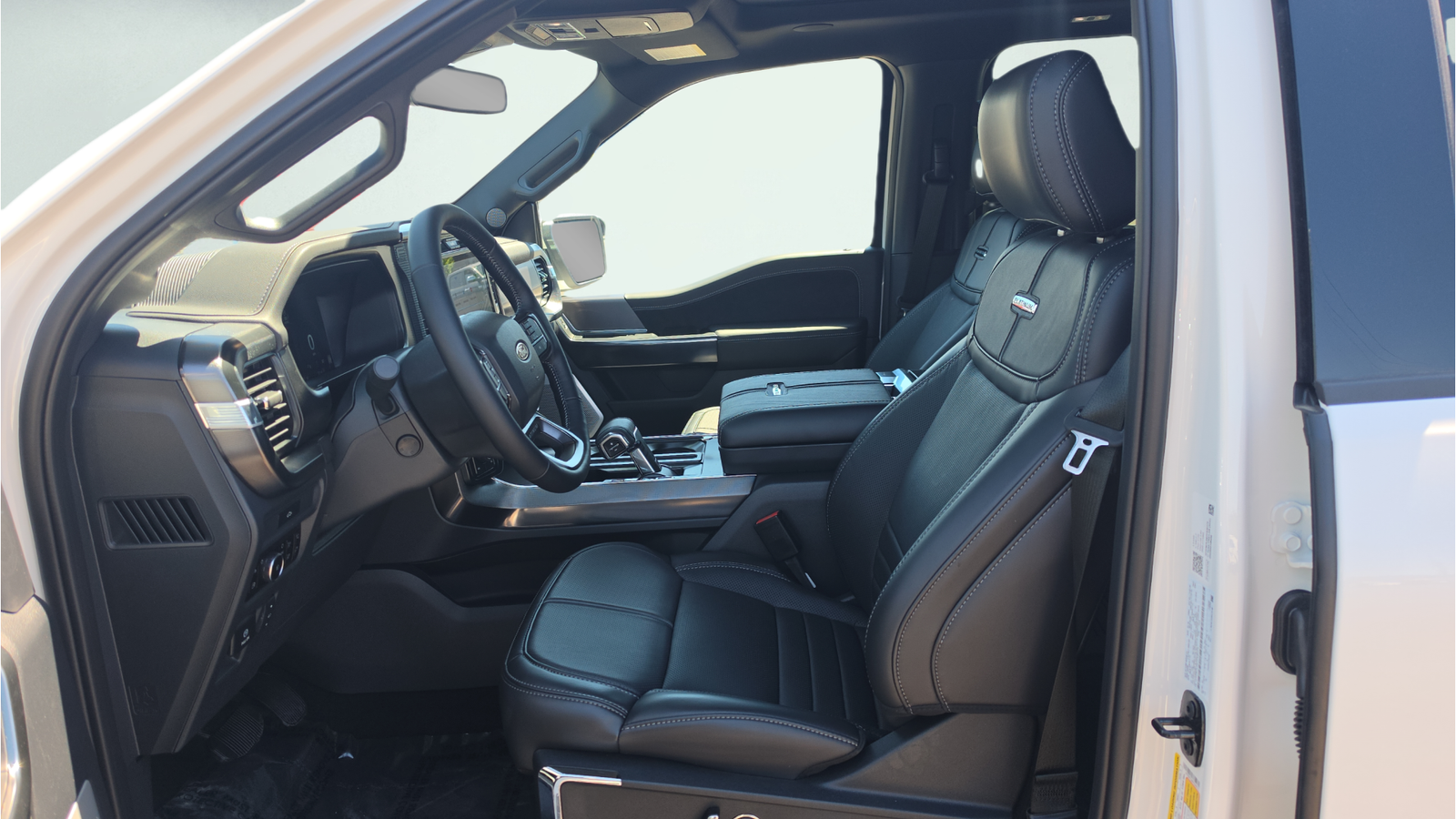 New 2026 Star White Metallic Tri-Coat Ford Platinum® image 29