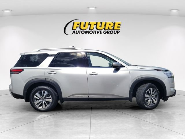 Used 2024 Silver Nissan SL image 3