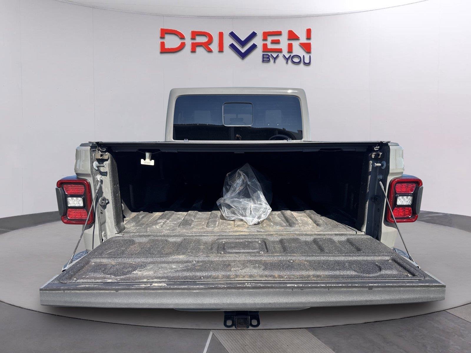 Used 2023 Sting-Gray Clearcoat Jeep High Altitude image 30